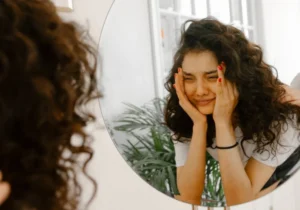 Hur självkritik förstärker ångest